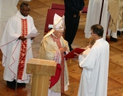 Altarweihe mit Alt-Erzbischof Alois Kothgasser