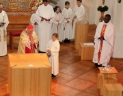 Altarweihe mit Alt-Erzbischof Alois Kothgasser