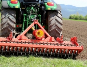 Anfang Mai hat die Feldarbeit Hochkonjunktur – Drei Bauern, drei Geschichten