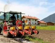Anfang Mai hat die Feldarbeit Hochkonjunktur – Drei Bauern, drei Geschichten
