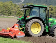 Anfang Mai hat die Feldarbeit Hochkonjunktur – Drei Bauern, drei Geschichten
