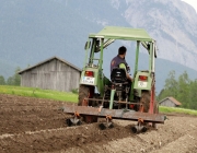 Anfang Mai hat die Feldarbeit Hochkonjunktur – Drei Bauern, drei Geschichten