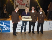 Feuerwehrball 2014 – Frage beim Schätzspiel „Wie schwer ist eine Schlauchhaspel?“