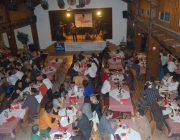 Feuerwehrball 2014 – Frage beim Schätzspiel „Wie schwer ist eine Schlauchhaspel?“