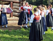 Foto-Termin Trachtenverein Edelweiss – Ausrichter des heurigen Kathreintanzes