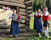 Foto-Termin Trachtenverein Edelweiss – Ausrichter des heurigen Kathreintanzes