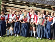 Foto-Termin Trachtenverein Edelweiss – Ausrichter des heurigen Kathreintanzes