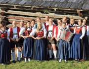 Foto-Termin Trachtenverein Edelweiss – Ausrichter des heurigen Kathreintanzes