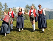 Foto-Termin Trachtenverein Edelweiss – Ausrichter des heurigen Kathreintanzes