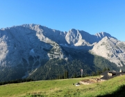 Ein Tag beim Hüttenteam auf der Hochfeldern Alm