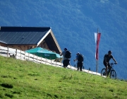 Ein Tag beim Hüttenteam auf der Hochfeldern Alm