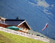 Ein Tag beim Hüttenteam auf der Hochfeldern Alm