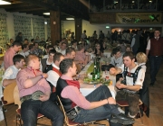Jungbauernball 2013 mit Traktor-Versteigerung – Der „Lindner BF 14“ bleibt in Mieming