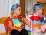 Kindergarten Barwies spielt das Musical „Der Regenbogenfisch“