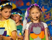 Kindergarten Barwies spielt das Musical „Der Regenbogenfisch“