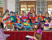 Kindergarten Barwies spielt das Musical „Der Regenbogenfisch“