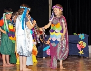 Kindergarten Barwies spielt das Musical „Der Regenbogenfisch“