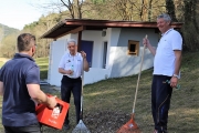 Laubsammler am Badesee – Die Stockschützen machen die Freizeitanlage frühlingsfit