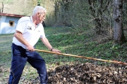 Laubsammler am Badesee – Die Stockschützen machen die Freizeitanlage frühlingsfit