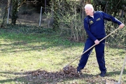 Laubsammler am Badesee – Die Stockschützen machen die Freizeitanlage frühlingsfit