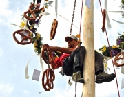 Maifest 2013 - Anschlag auf den Mieminger Maibaum