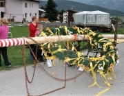 Maibaumaufstellen 2010 in Obermieming