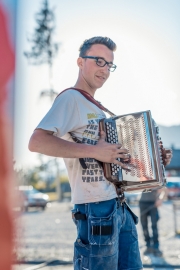 1_maifest_19_2048px-68