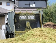 Maisernte am Bauernhof Post in Obermieming