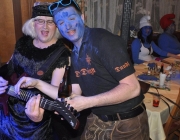 Maskenball der Mieminger Bäuerinnen 2013 – „…Schlumpfblau“