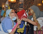 Maskenball der Mieminger Bäuerinnen 2013 – „…Schlumpfblau“