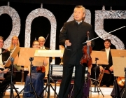 Neujahrskonzert 2015 - Mit Lui Chan, seinem Orchester Festival Sinfonietta Linz und der Sopranistin Eva-Maria Schmid
