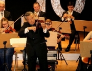 Neujahrskonzert 2015 - Mit Lui Chan, seinem Orchester Festival Sinfonietta Linz und der Sopranistin Eva-Maria Schmid