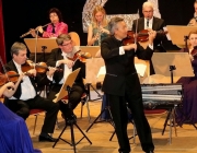 Neujahrskonzert 2015 - Mit Lui Chan, seinem Orchester Festival Sinfonietta Linz und der Sopranistin Eva-Maria Schmid