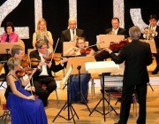 Neujahrskonzert 2015 - Mit Lui Chan, seinem Orchester Festival Sinfonietta Linz und der Sopranistin Eva-Maria Schmid