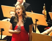 Neujahrskonzert 2015 - Mit Lui Chan, seinem Orchester Festival Sinfonietta Linz und der Sopranistin Eva-Maria Schmid