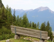 Freilichtbühne Seeben Alm – Almvieh und Wanderer begegnen sich Aug‘ in Aug‘