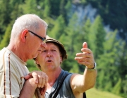 Freilichtbühne Seeben Alm – Almvieh und Wanderer begegnen sich Aug‘ in Aug‘