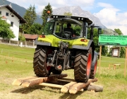 Traktor-Geschicklichkeits-Fahren – Der Star war ein „Lindner Unitrac“