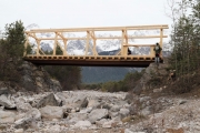 Untere Stöttlbrücke erneuert – Mit Wetterschutz-Dach aus Lärchenholz