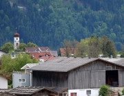 Zäunen am Kälberriegl in Obermieming – Zum Schutz des Weideviehs am Vorberg der Feldernalm