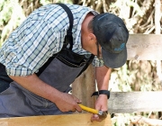 „Zäuner“ der Marienbergalpe in Aktion – Winterschäden der Biberwier-Alm werden ausgebessert