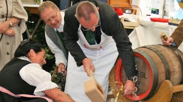 Fassbieranstich zum 100jährigen, Foto: Knut Kuckel