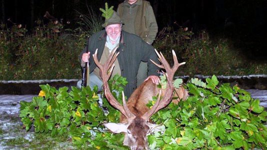 Jagdpächter Franz Pirktl mit seinem Pirchführer, Hegemeister Hans Holzeis, Foto: Knut Kuckel