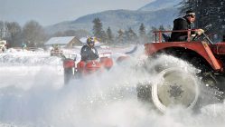 Traktoren beim 2. Mieminger Eisrennen 2012, Foto: Michael Sonnweber