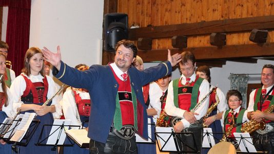 Verdienter Applaus für die Musikkapelle Mieming und Kapellmeister Markus Aichner, Foto: Knut Kuckel