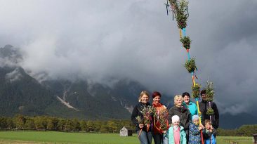 Mieminger Bäuerinnen laden vor Palmsonntag zum Palmbuschenbinden ein, Foto: Knut Kuckel/Mieming.online