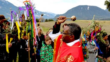 Palmsegnung mit Pfarrer Paulinus beim Seekreuz in Barwies, Foto: Knut Kuckel