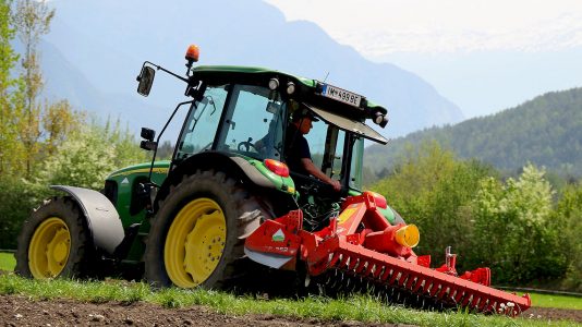 Anfang Mai - Jetzt hat die Feldarbeit Hochkonjunktur, Foto: Knut Kuckel