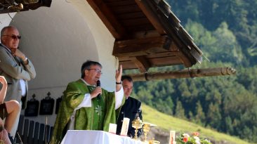 Das ist "ein unvergleichbares Altarbild" sagte der Würzburger Domkapitular Clemens Biber, Foto: Knut Kuckel