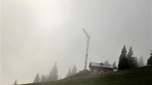 Baubeginn - "Kranhöhe Feldereralpe über 1800 Meter", Foto: Knut Kuckel